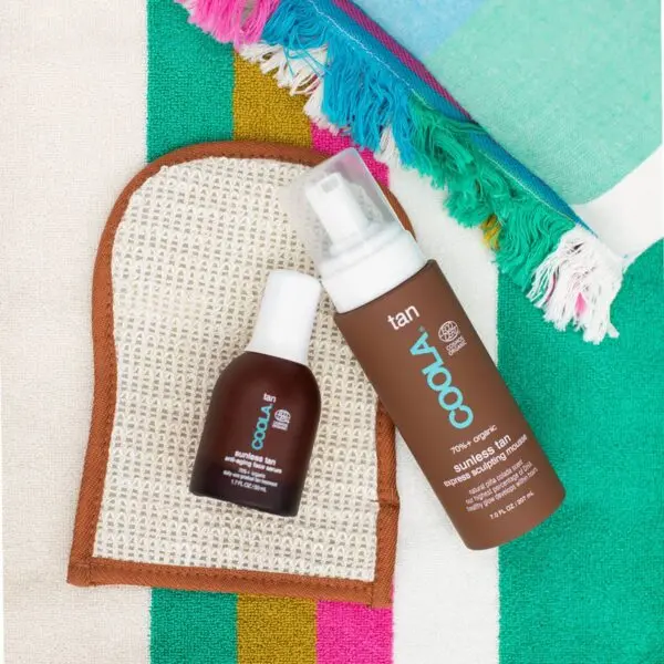 Coola Tan Sunless 2-In-1 Exfoliator & Applicator Mitt - Image 3